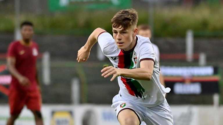 Sunderland make surprise move to sign teenage winger